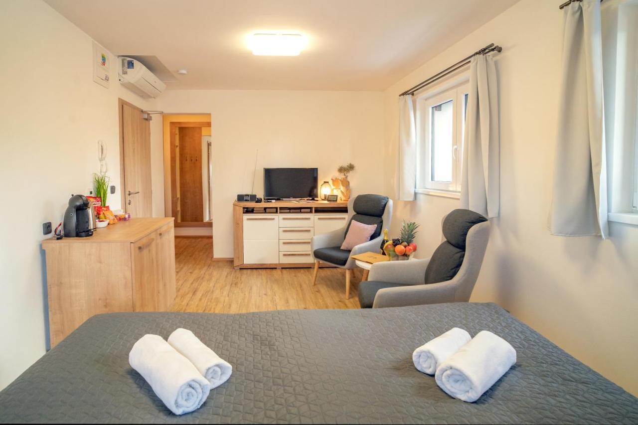 Hotel Smrz Sepekov Εξωτερικό φωτογραφία